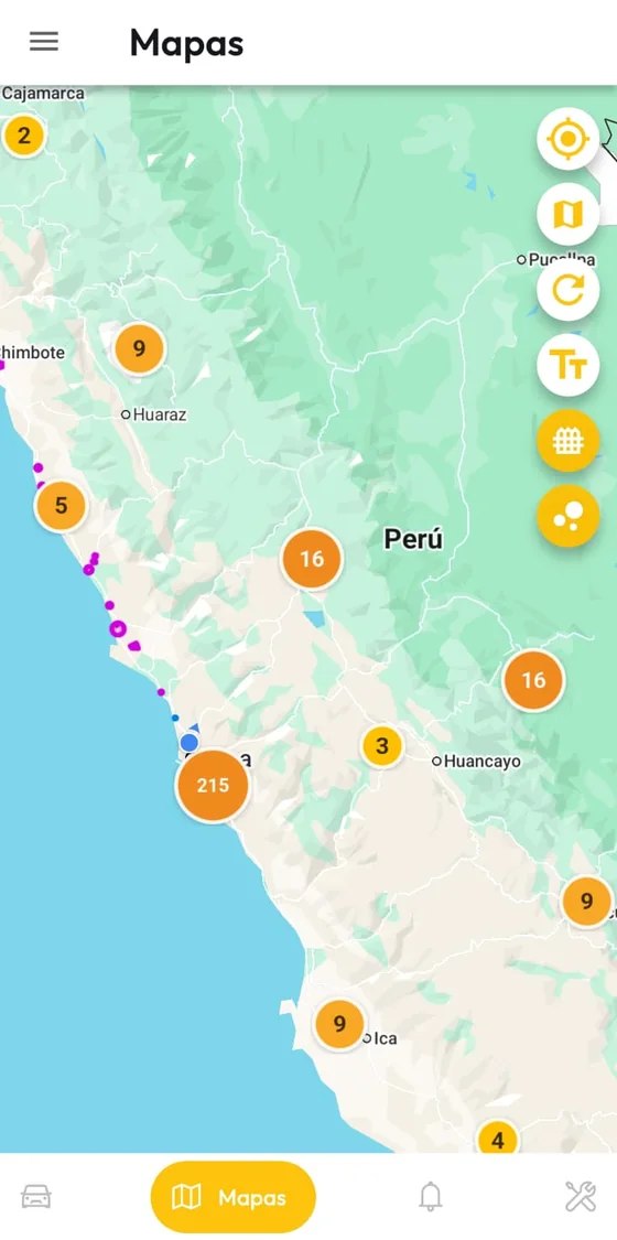 La app de Trackify con el mapa del Perú y las unidades de la flota agrupadas por zona.